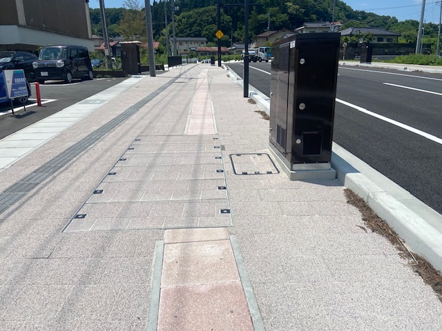 低コスト手法｢小型ボックス活用｣ <br>電線共同溝整備